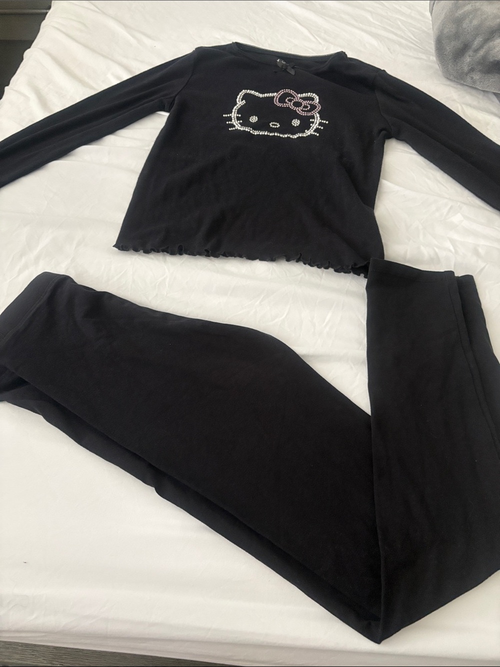 Hello kitty shirt and Zara leggings